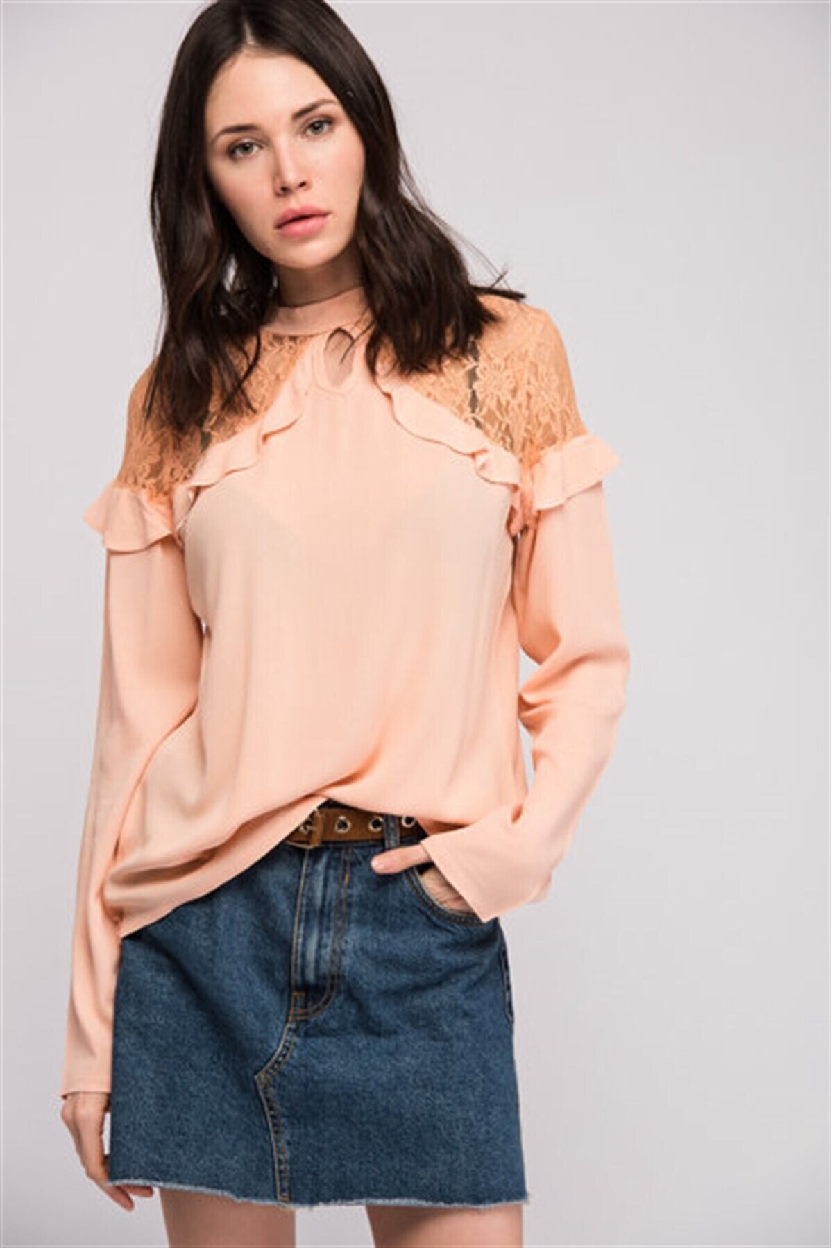 8139329 Şile Bezi Omuzları Dantelli Tül Fırfırlı Bluz PUDRA