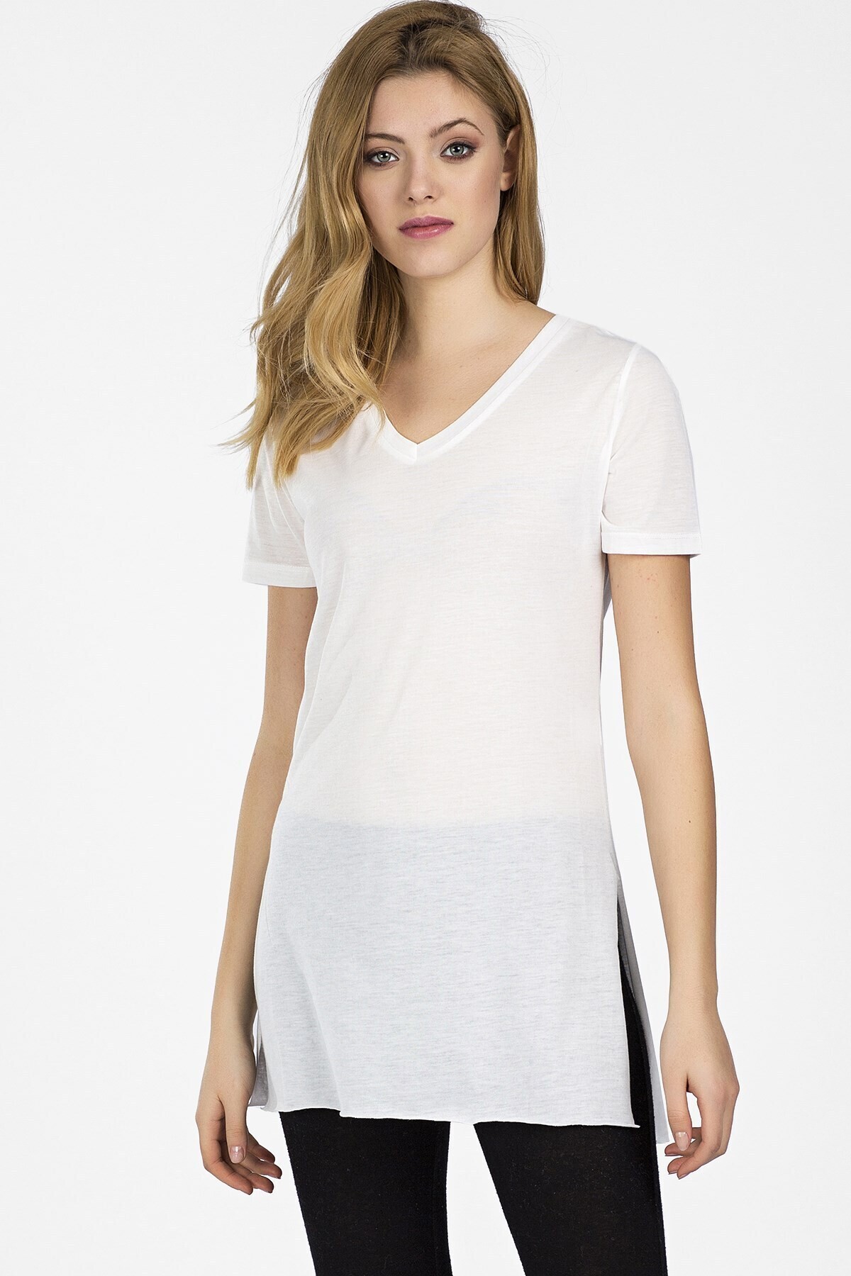 9041038 V Yaka Yanı Yırtmaçlı Kısa Kol T.Shirt EKRU