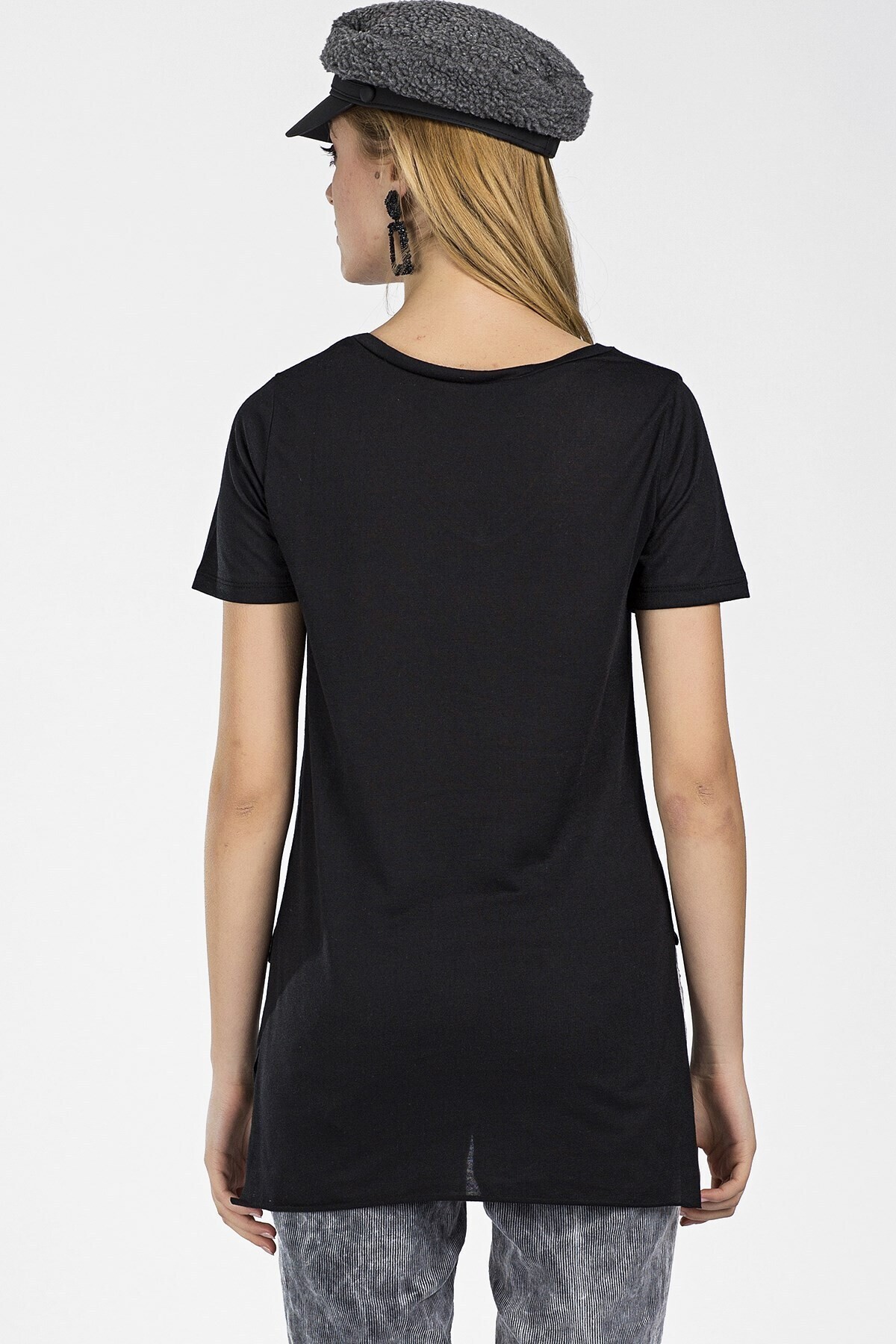 9041038 V Yaka Yanı Yırtmaçlı Kısa Kol T.Shirt SIYAH