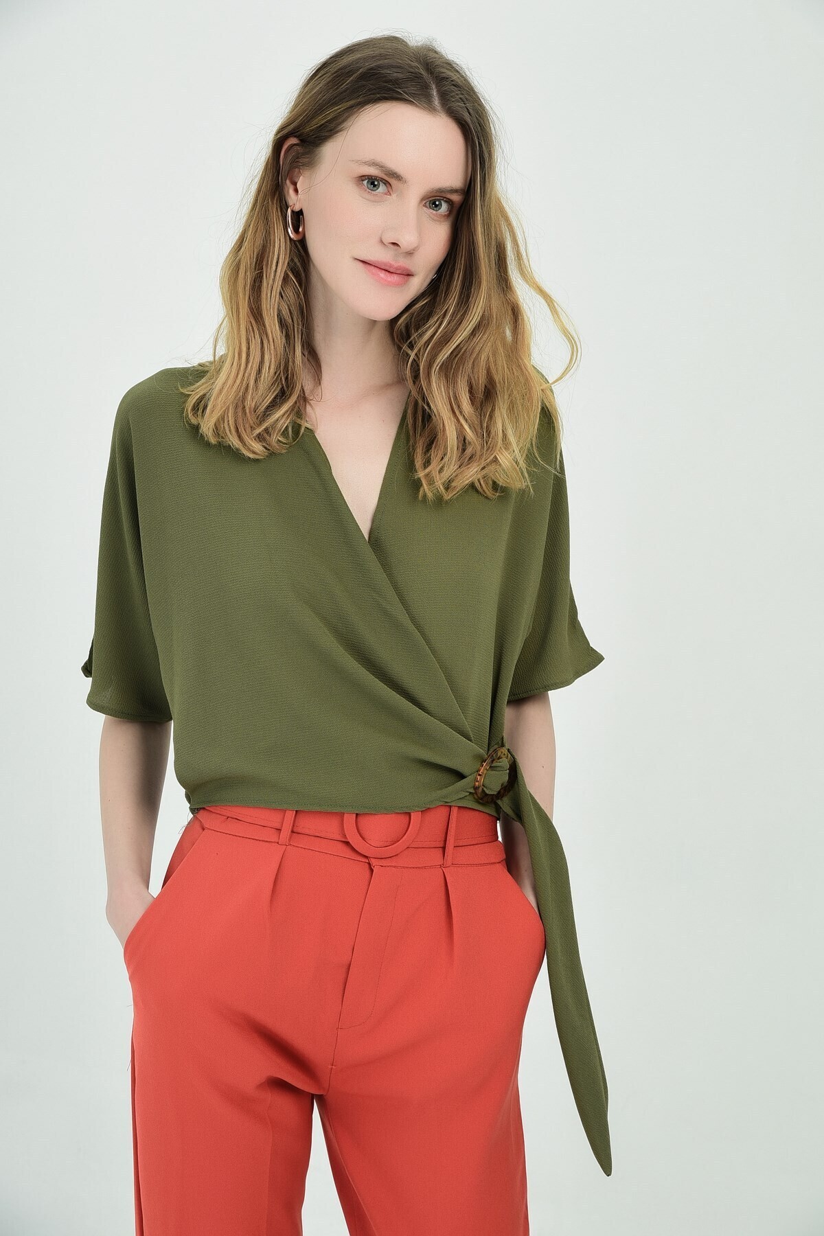 9092928 Kobe Kruvaze Yaka Yarasa Kol Bağlamalı Bluz HAKI