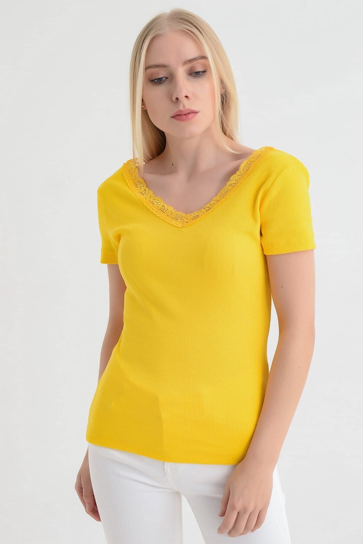 91515270 Kaşkorse Önü Arkası V Dantelli Kısa Kol Bluz SARI