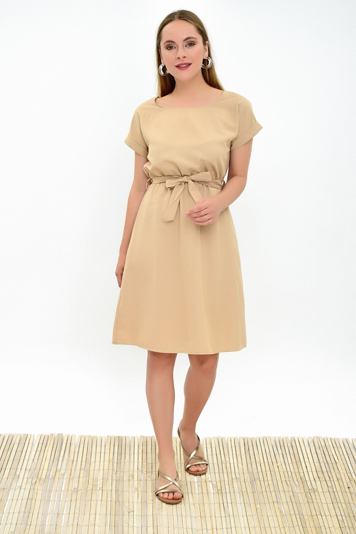 9303031 Dok.Viskon Beli Lastikli Yarasa Kol Elbise BEJ