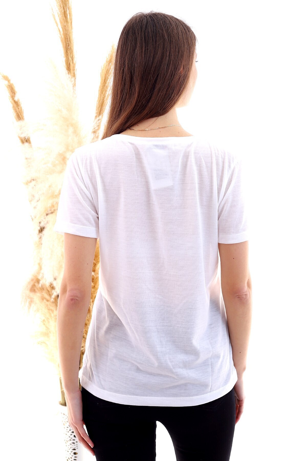 20052935 Süprem Omuzu Leylek Nakışlı V Yaka Kısa Kol Tişort EKRU