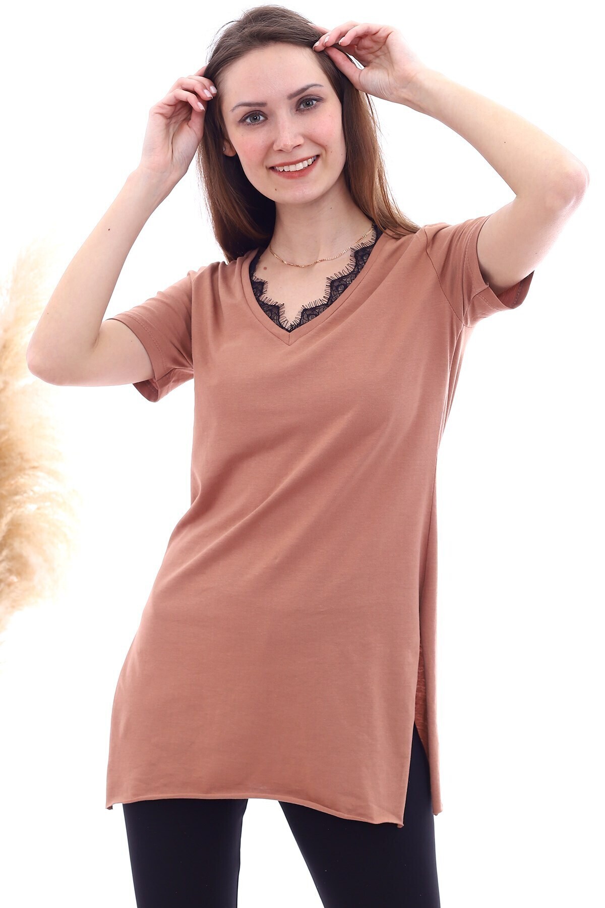 20061494 Süprem V Yaka Yakası Dantelli Kısa Kol Bluz TARÇIN