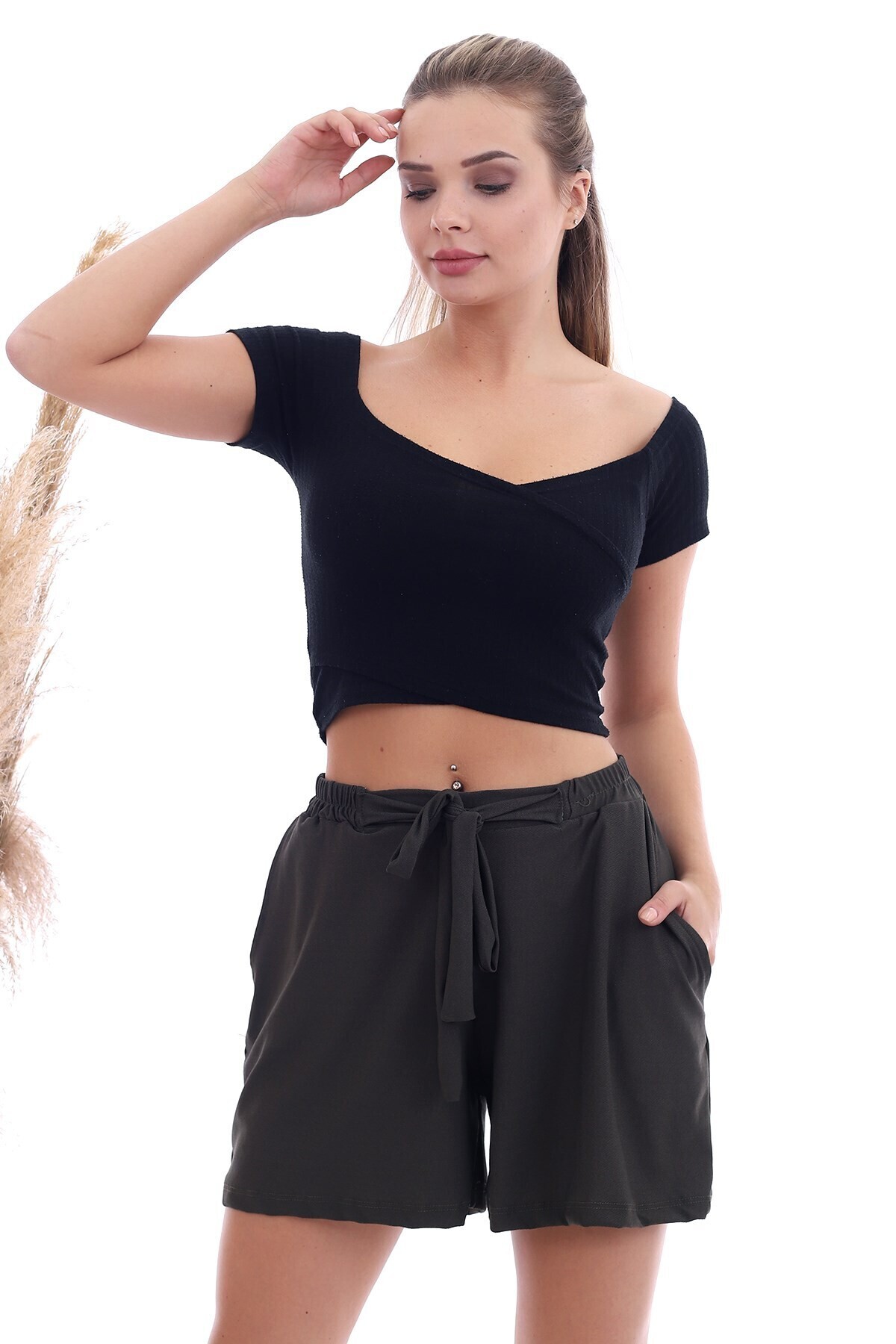 20064507 Örme Krep Cepli Bağlamalı Beli Lastikli Şort HAKI