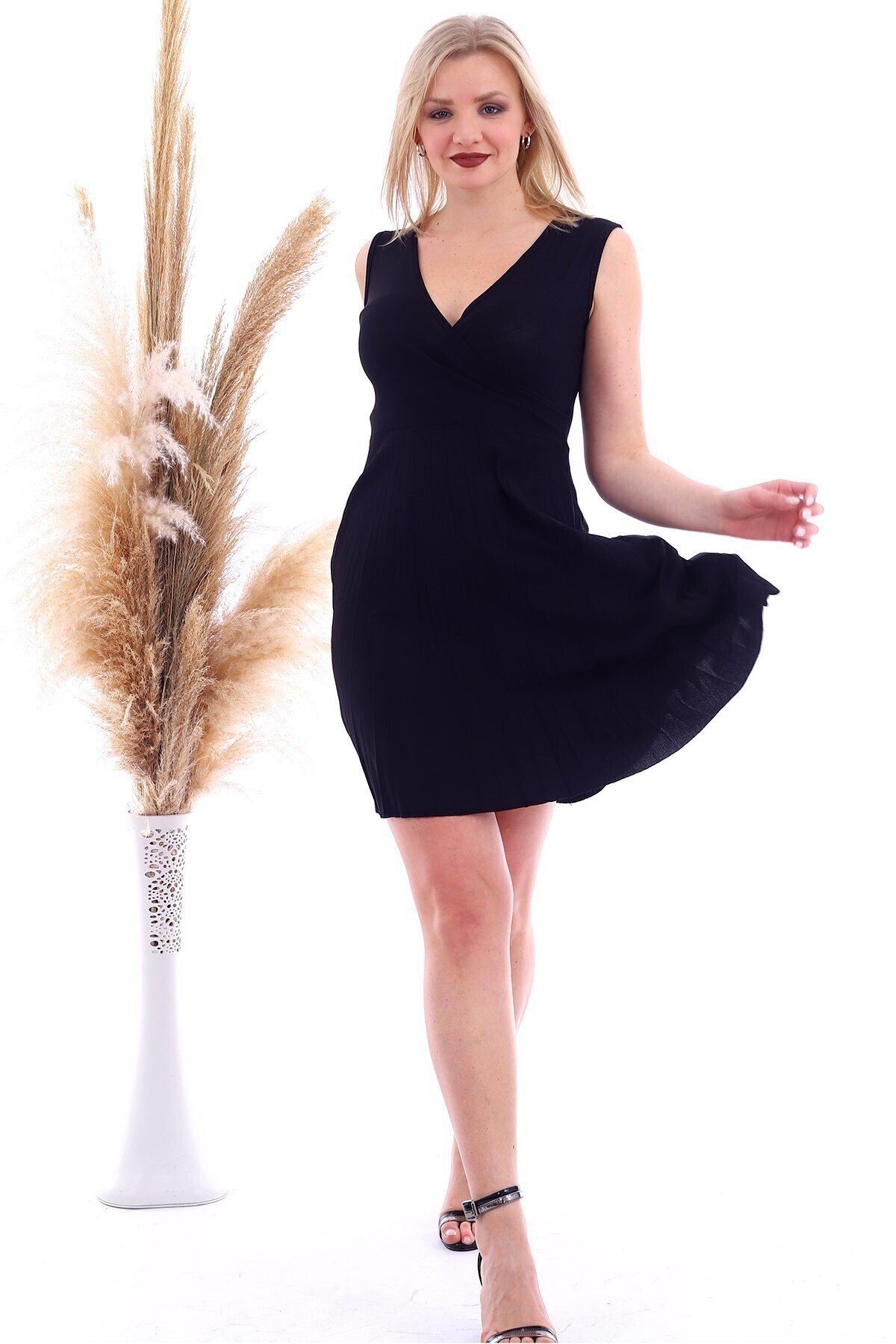 20070781 Örme Krep Eteği Pliseli Kruvaze Yaka Kolsuz Elbise SIYAH