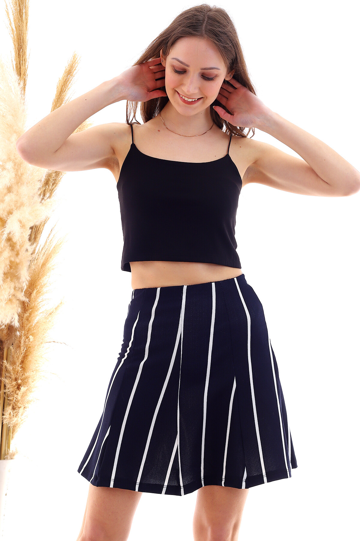 200713174 Örme Krep Desenli Parçalı Kısa Etek SIYAH-BEYAZ BOYUNA ÇIZGILI