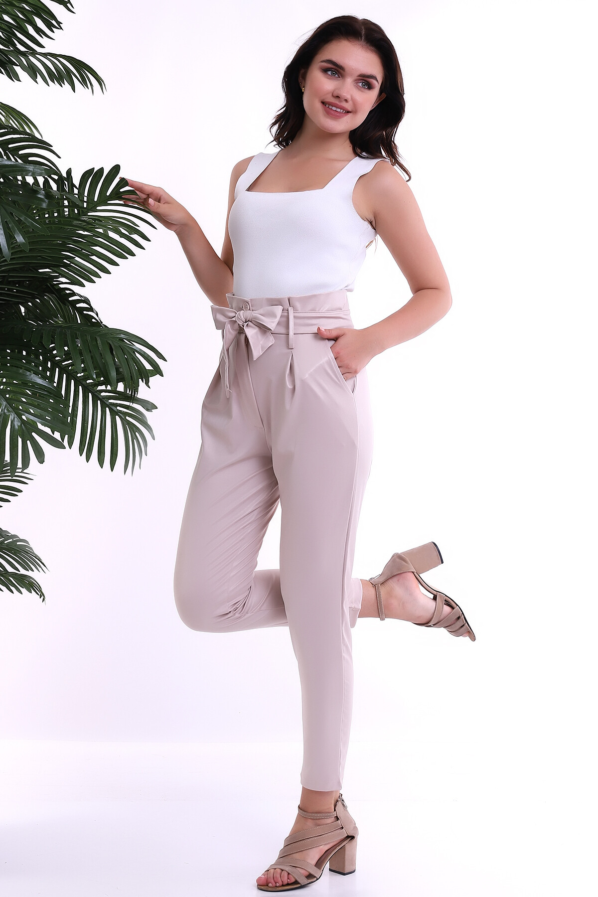 22223721 Parlak Deri Görünümlü Düğmeli Pantolon BEJ