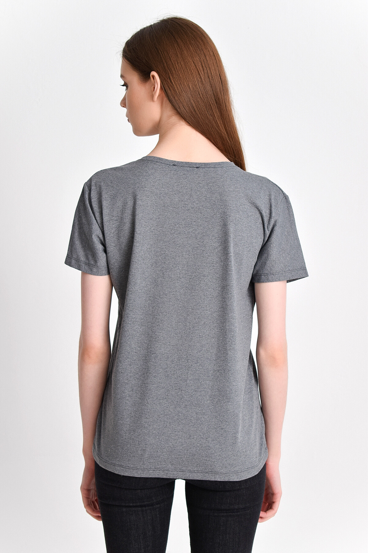 9282822 Süprem Göğsü Taç Taşlı Kısa Kol V Yaka Bluz FUME