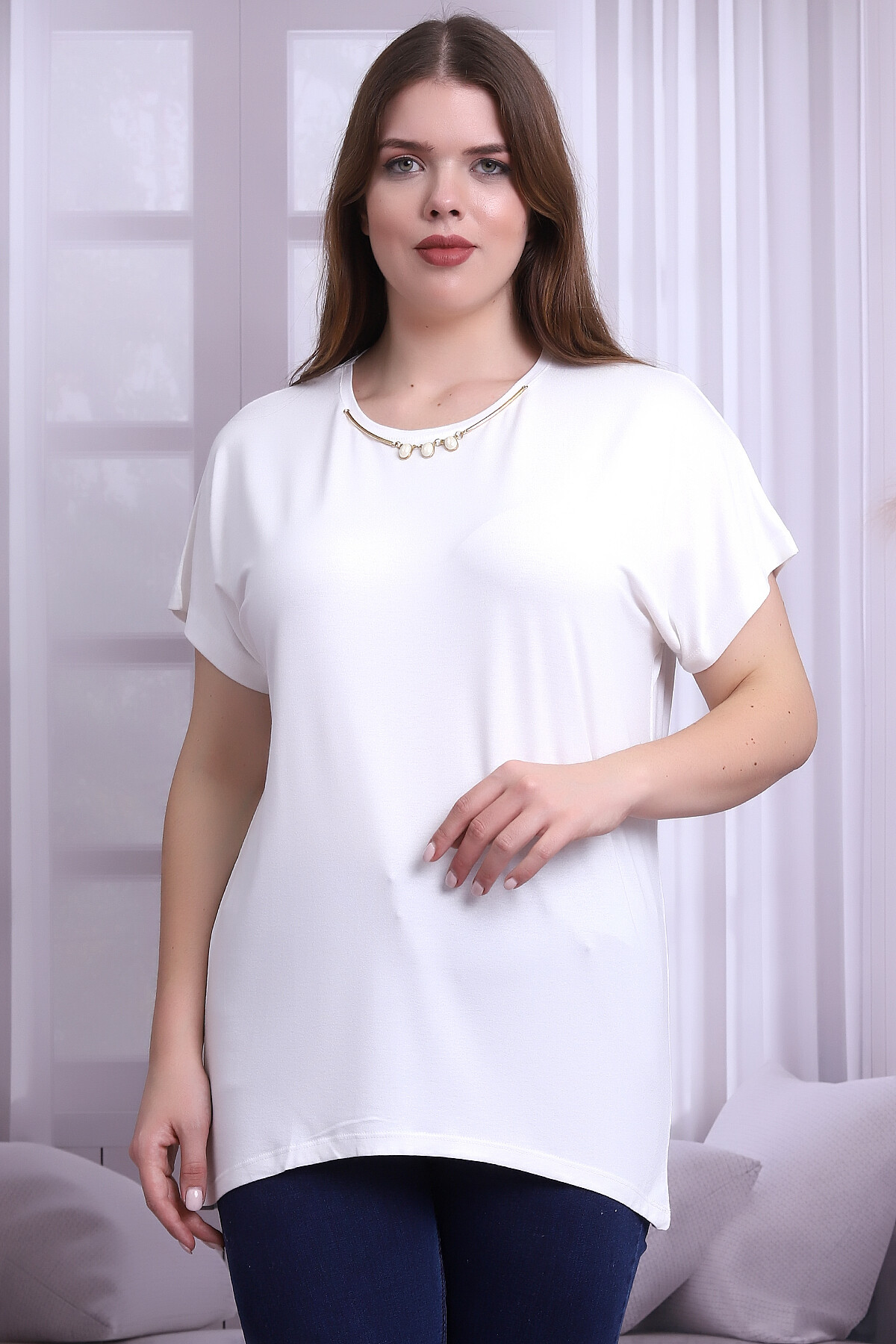 B21399901 Büyük Beden Viskon Yaka Taş Aksesuar Kısa Kol Bluz EKRU