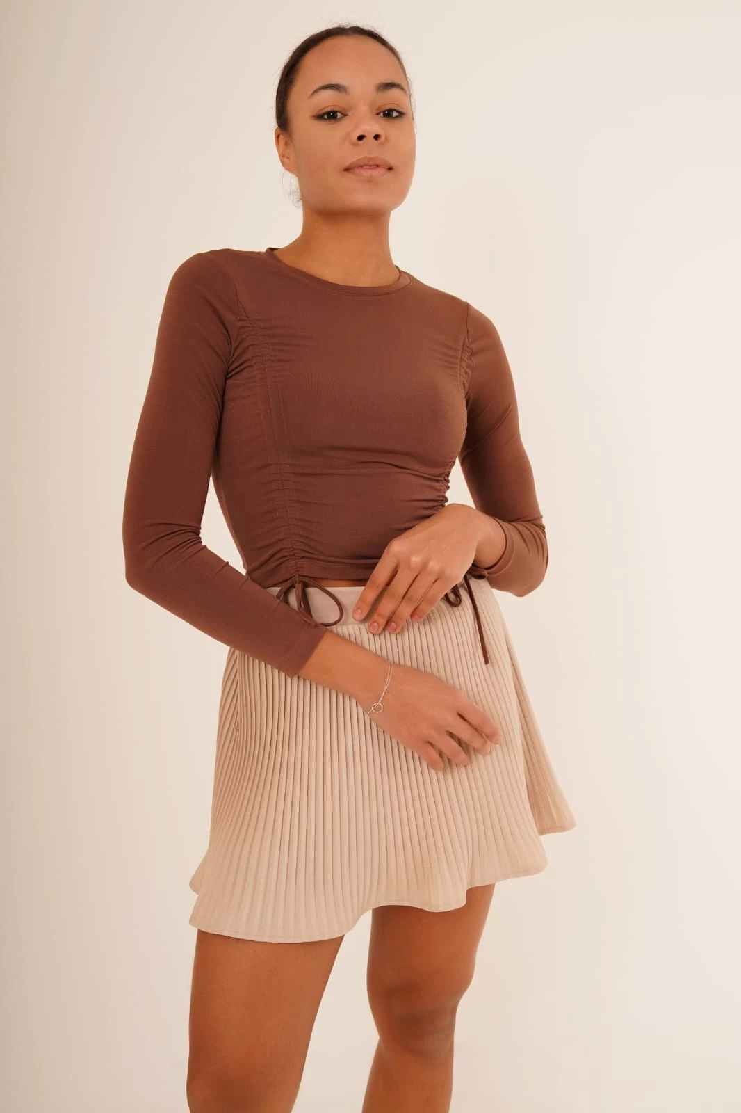 23254005 Sandy Önü Tünelli Büzgülü Uz.Kol Bluz KAHVE