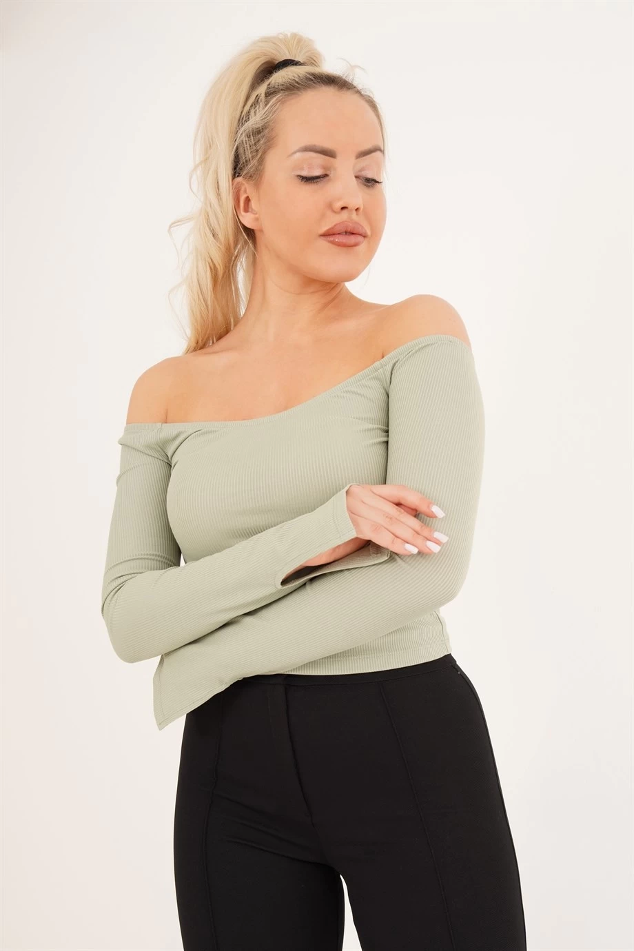 23254221 Kaşkorse Madonna Yaka Bileği Yırtmaçlı Uz. Kol Bluz YESIL