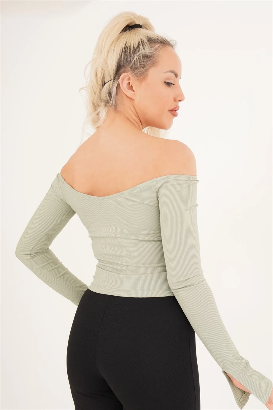 23254221 Kaşkorse Madonna Yaka Bileği Yırtmaçlı Uz. Kol Bluz YESIL