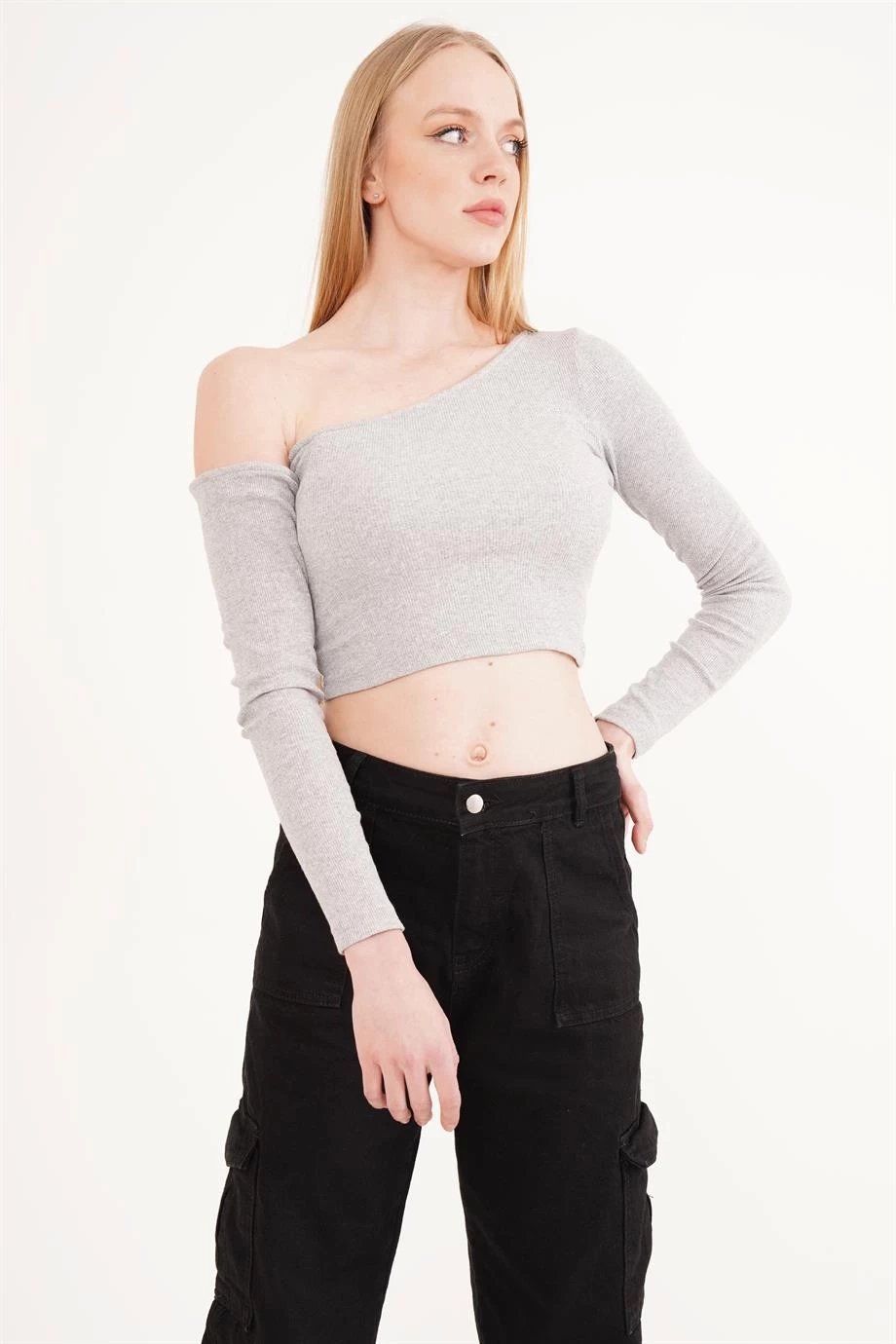 23254281 Kaşkorse Tek Omuz Dekolteli Uz.Kol Bluz GRI