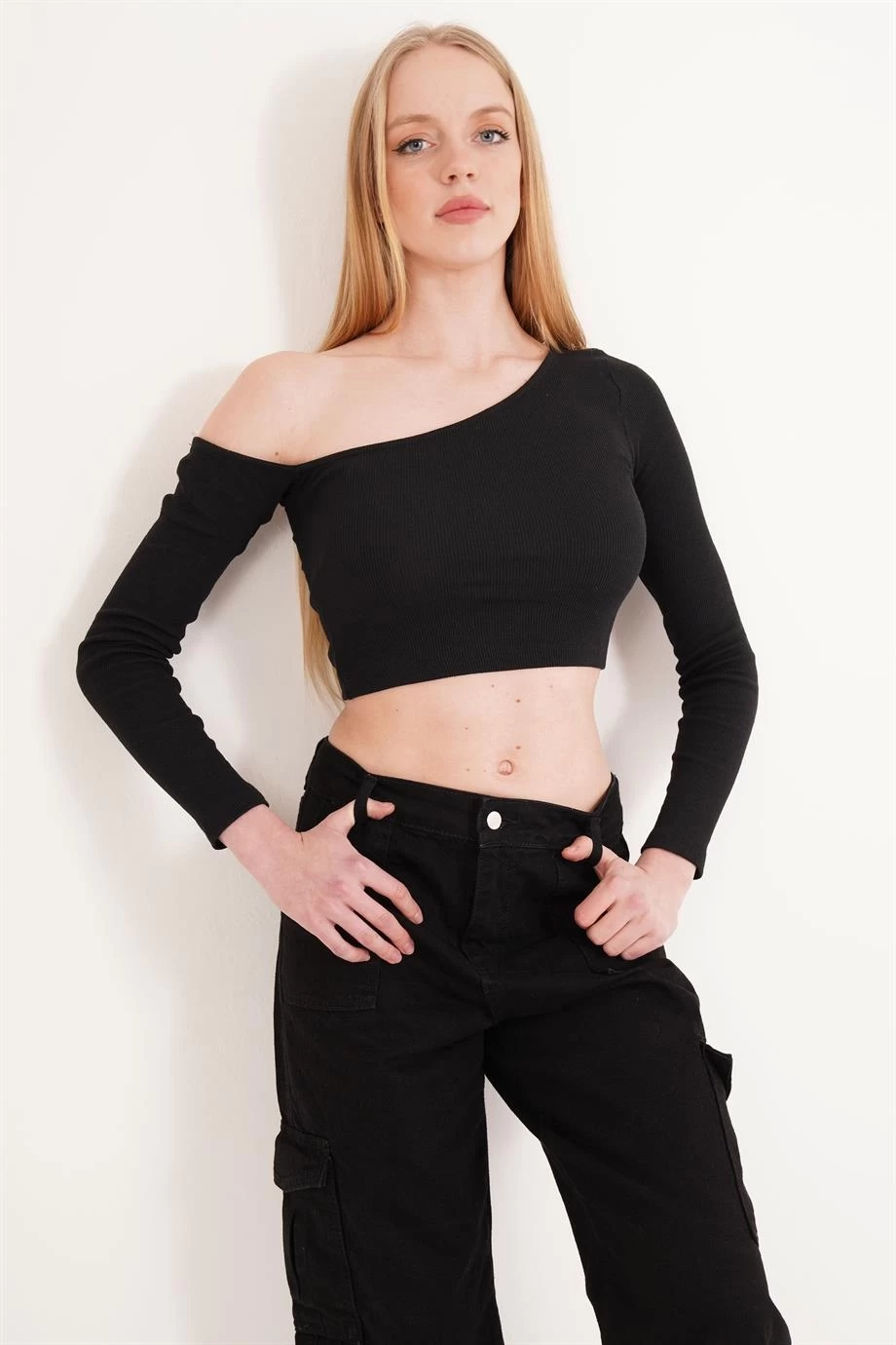 23254281 Kaşkorse Tek Omuz Dekolteli Uz.Kol Bluz SIYAH