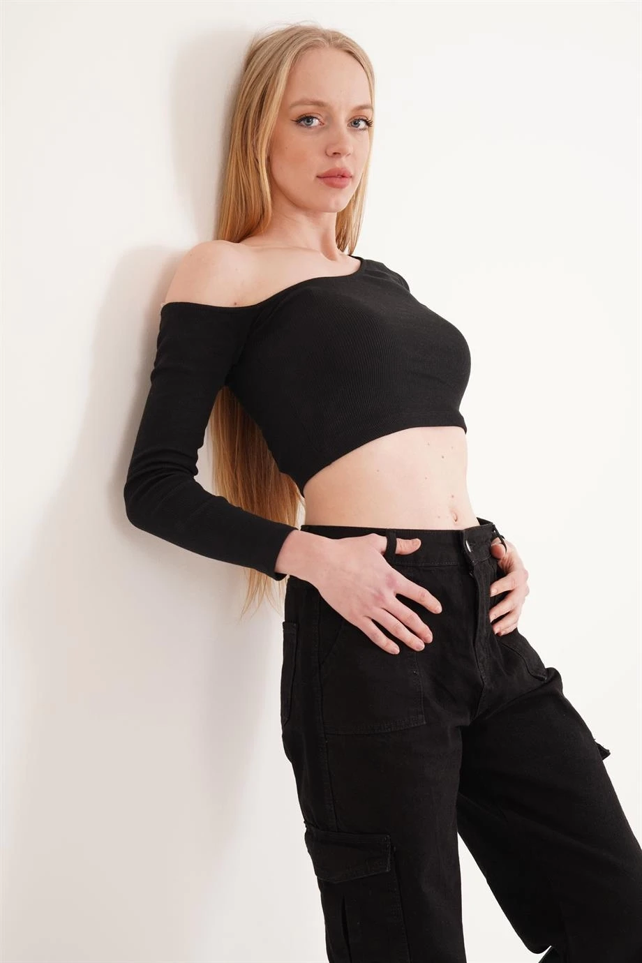 23254281 Kaşkorse Tek Omuz Dekolteli Uz.Kol Bluz SIYAH