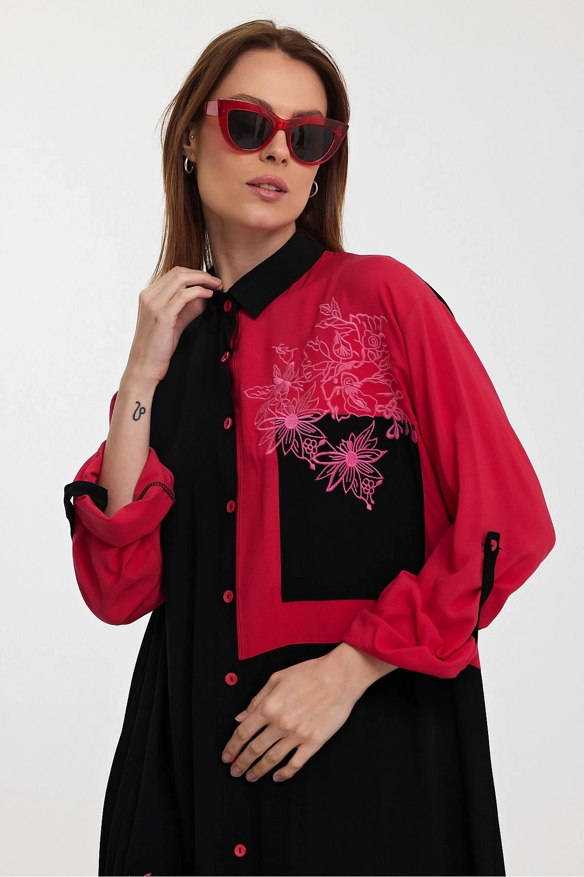 VP1000 Etnik Nakış Detaylı Kol Bağcıklı Gömlek Elbise KIRMIZI SIYAH