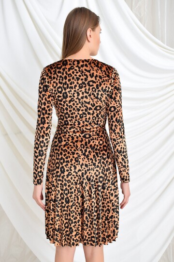 9391731 Kadife Des. Kruvaze Yak Eteği Pliseli Uz. Kol Elbise LEOPAR