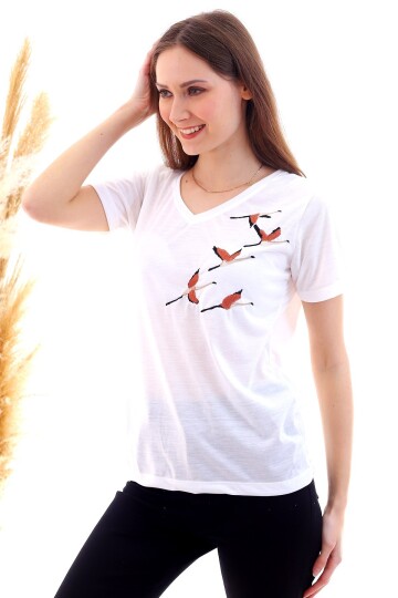 20052935 Süprem Omuzu Leylek Nakışlı V Yaka Kısa Kol Tişort EKRU