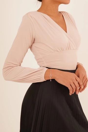 23254223 Sandy Kruvaze Yaka Büzgülü Vatkalı Uz.Kol Bluz TAS